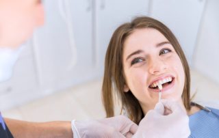estetinis dantų plombavimas